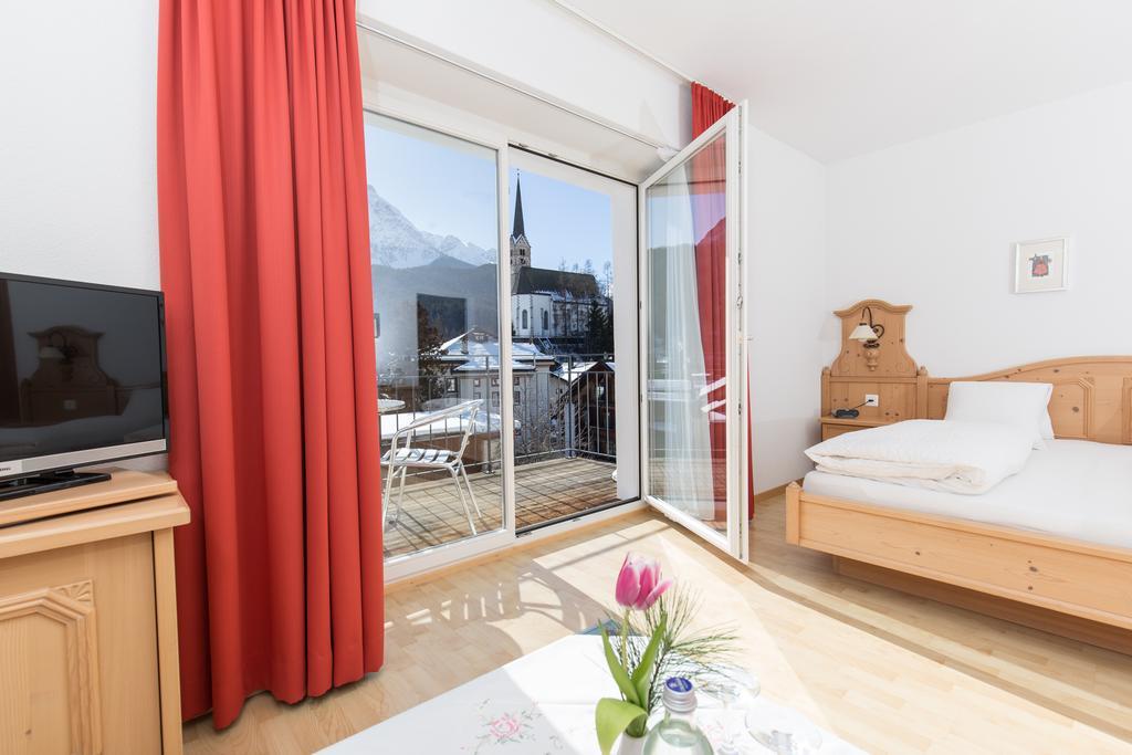 Hotel Restaurant Gabriel Scuol Ngoại thất bức ảnh