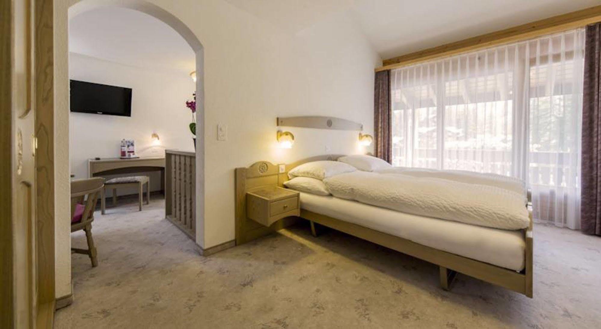 Hotel Restaurant Gabriel Scuol Ngoại thất bức ảnh