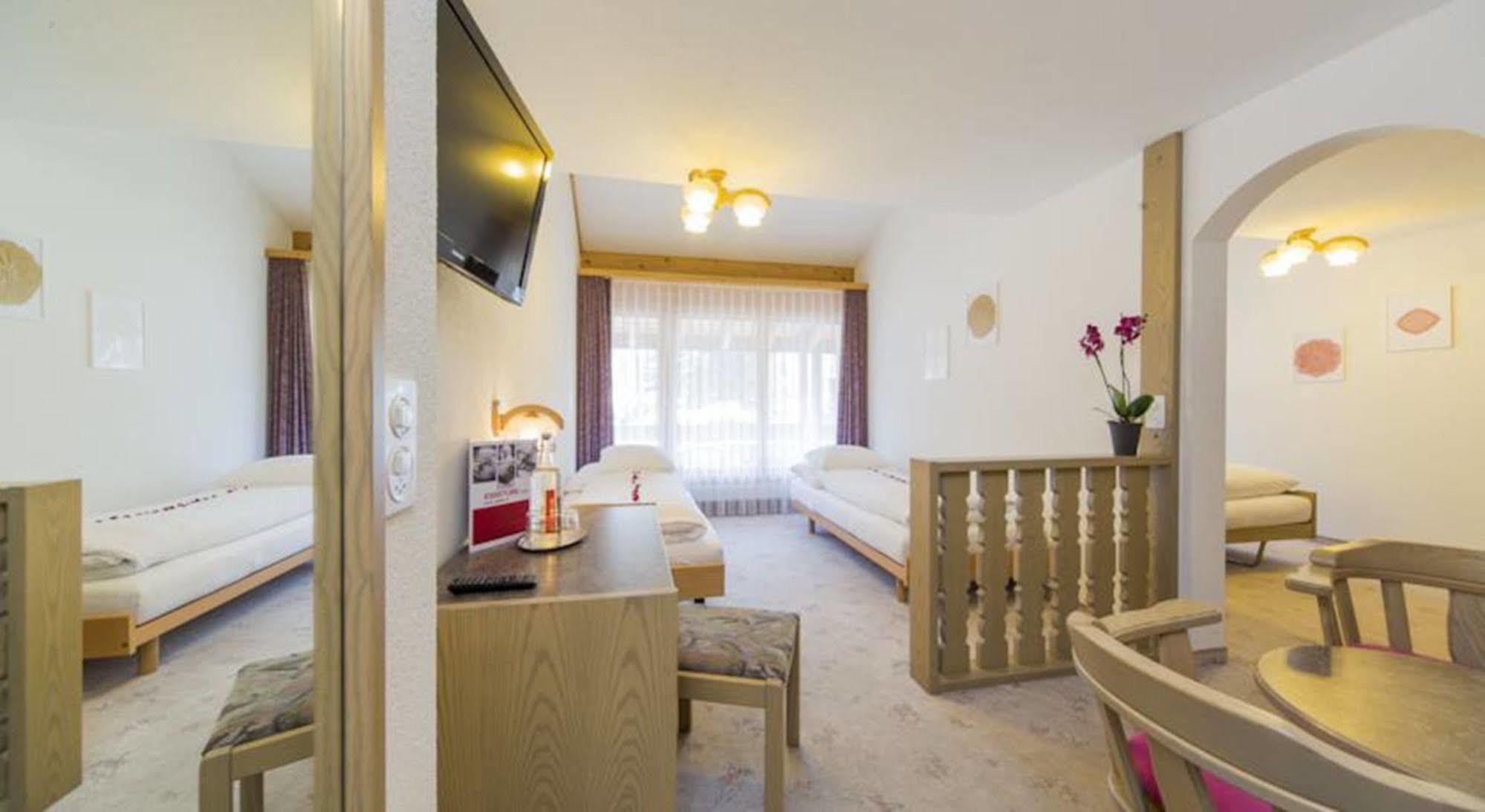 Hotel Restaurant Gabriel Scuol Ngoại thất bức ảnh